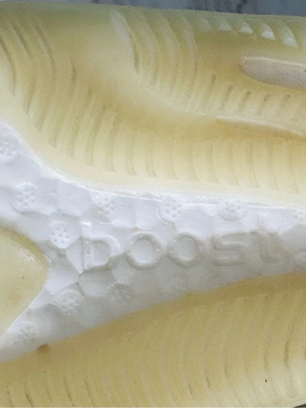 adidas Men’s Yeezy Boost 380 Calcite Glow Men’s Size 12